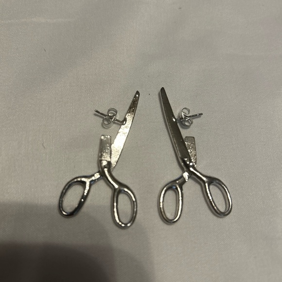 Pierced Earrings Scissors Cutting Silver Metal Jewelry Emo Goth hair Stylist new - Picture 6 of 7